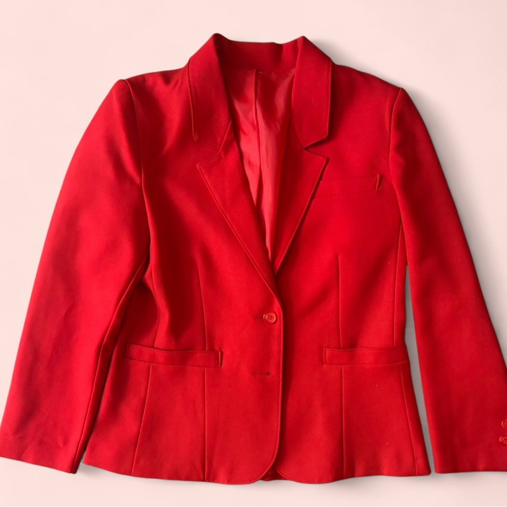 Stylish Red 2000’s Blazer !!
